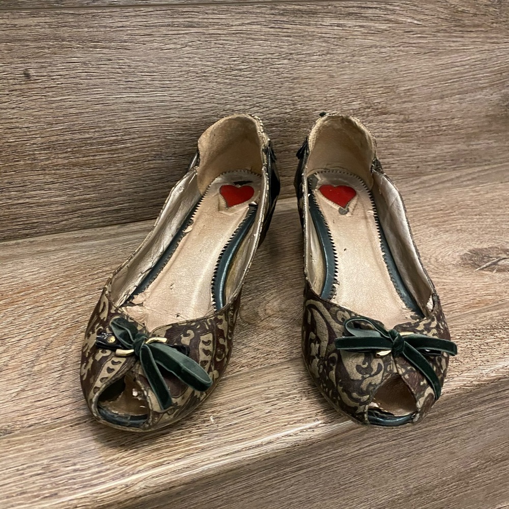 Leather shoes